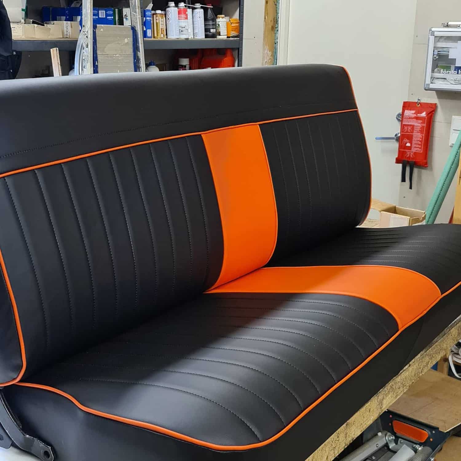 Forny bilinteriør i Vestfold med kvalitetsomtrekking og reparasjon fra erfarne håndverkere hos Modern Møbeltapetsering & Møbelservice