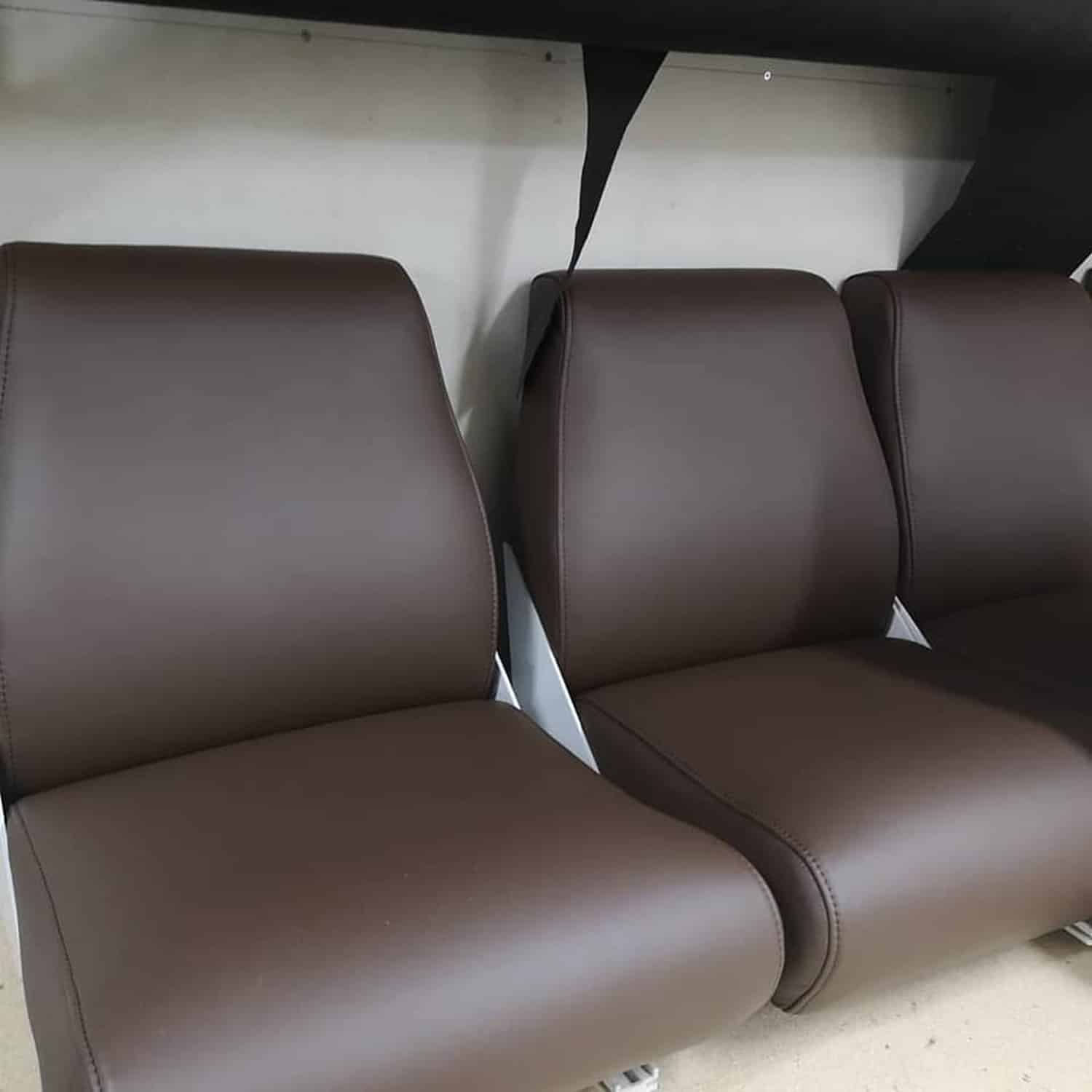 Bilinteriør Vestfold - profesjonell restaurering og omtrekking av bilseter hos Modern Møbeltapetsering & Møbelservice